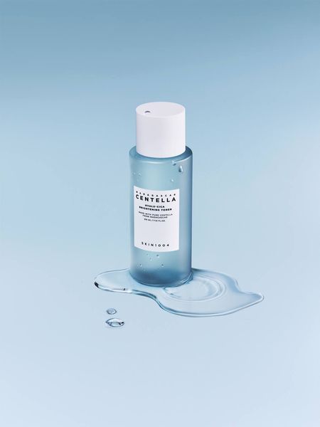 Skin1004 Madagascar Centella Hyalu-Cica Brightening Toner -  делікатний тонік-ексфоліант для освітлення та зволоження 210 мл 2363 фото