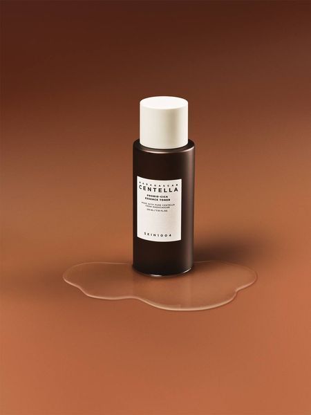 SKIN1004. Madagascar Centella Probio-Cica Essence Toner - Заспокійливий тонік зі зволожуючим ефектом 210 мл 2341 фото
