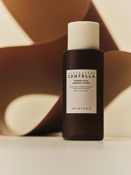 SKIN1004. Madagascar Centella Probio-Cica Essence Toner - Заспокійливий тонік зі зволожуючим ефектом 210 мл 2341 фото