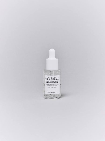 SKIN1004 Madagascar Centella Tone Brightening Capsule Ampoule -  зволожуюча сироватка для розгладження та роз'яснення шкіри 30 мл 2345 фото